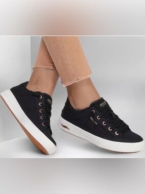 Skechers Black Low-Top Platform Sneakers. NWT